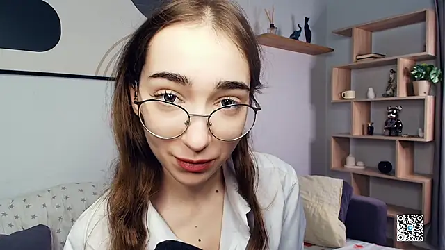 PollyBeev online show from October 2025 07:20:02 AM