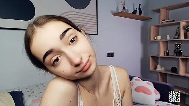 PollyBeev online show from October 2025 07:43:02 AM