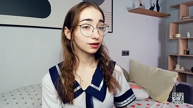 PollyBeev online show from October 2025 06:47:02 AM