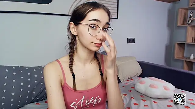 PollyBeev online show from October 2025 07:38:02 PM