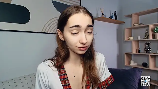 PollyBeev online show from October 2025 07:32:01 AM