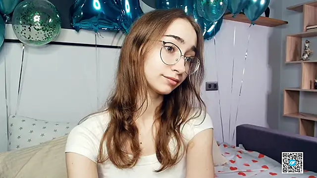 PollyBeev online show from October 2025 07:10:01 AM