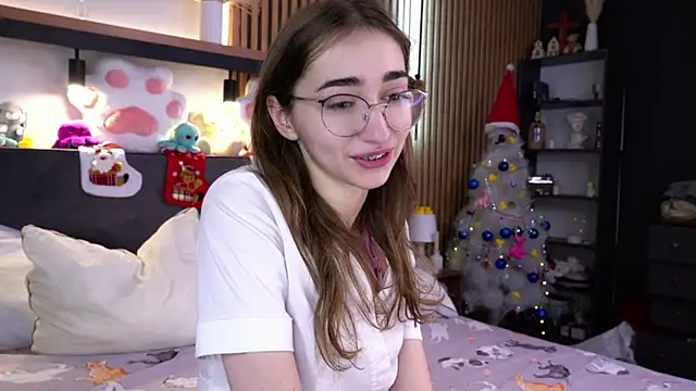 Snapshot of PollyBeev chatting on November 2025 07:19:02 AM PollyBeev online show from November 2025 07:19:02 AM