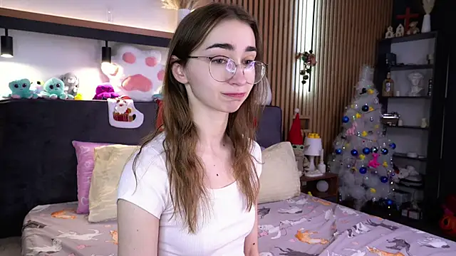 Snapshot of PollyBeev chatting on November 2025 07:19:01 AM PollyBeev online show from November 2025 07:19:01 AM