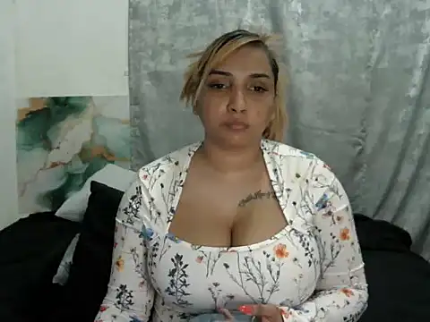 GORGEOUSLIPS online show from April 2026 05:30:01 PM