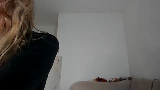 MiaMews online show from October 2025 01:22:02 PM