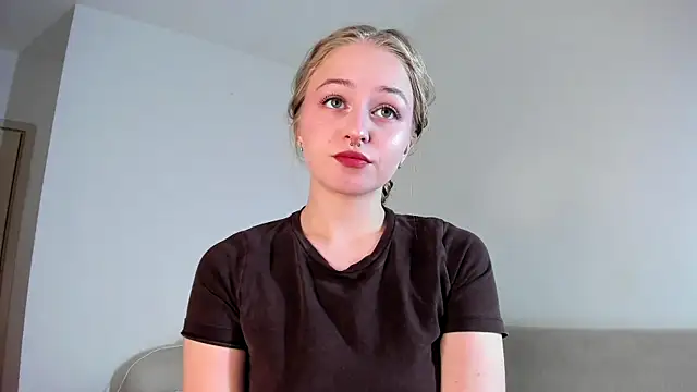 MiaMews online show from November 2025 12:31:01 PM