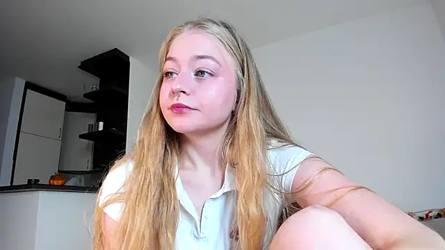 MiaMews online show from October 2025 12:58:02 PM