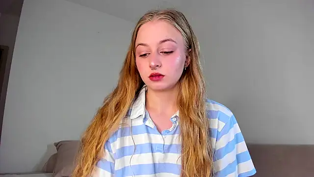 MiaMews online show from November 2025 12:22:01 PM