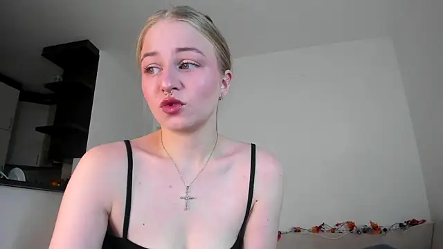 MiaMews online show from December 2025 01:53:02 PM