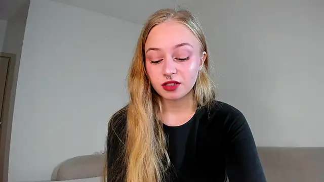 MiaMews online show from November 2025 12:19:01 PM