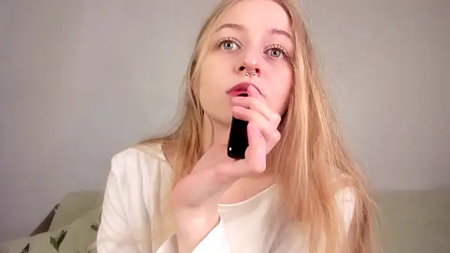 MiaMews online show from April 2026 06:42:01 AM