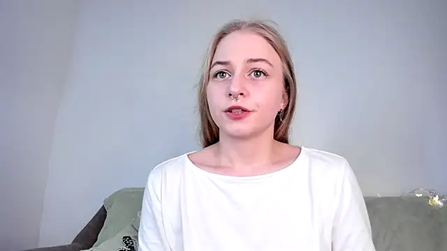 MiaMews online show from March 2026 04:21:01 PM