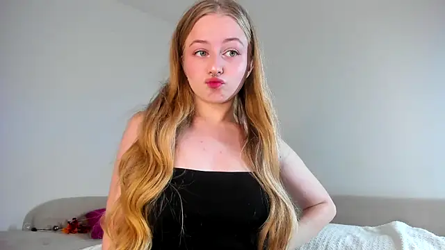 MiaMews online show from November 2025 01:33:01 PM