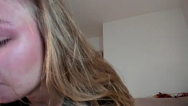 MiaMews online show from October 2025 12:59:02 PM