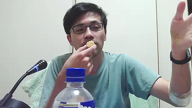 Snapshot of ryusei18570 chatting on September 2025 03:12:02 PM ryusei18570 online show from September 2025 03:12:02 PM