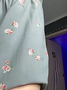 NickiLike online show from October 2025 04:52:02 PM