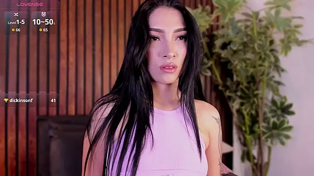 Jennmiiller  online show from November 2025 12:09:02 PM