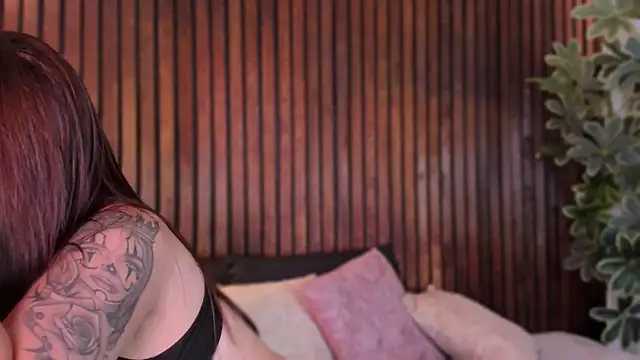 Jennmiiller  online show from February 2026 12:13:02 PM