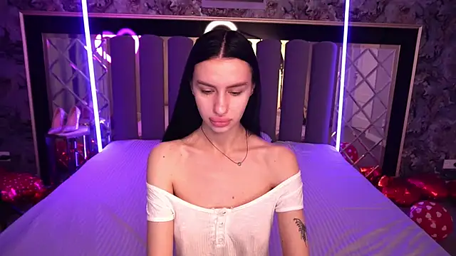 Snapshot of Snow_WhiteeeX chatting on February 2026 06:46:01 AM Snow WhiteeeX online show from February 2026 06:46:01 AM