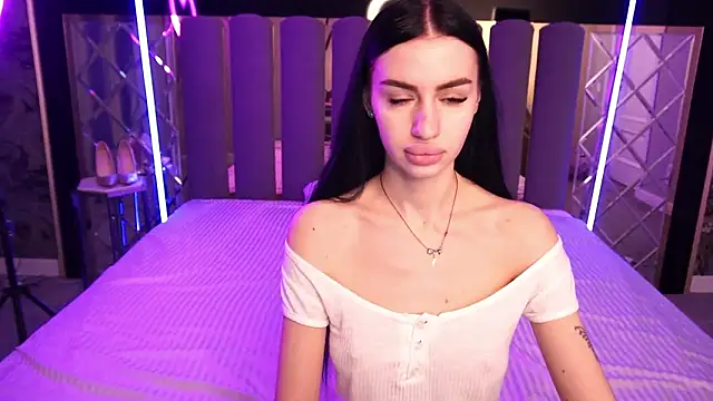 Snapshot of Snow_WhiteeeX chatting on February 2026 06:33:02 AM Snow WhiteeeX online show from February 2026 06:33:02 AM