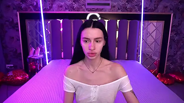 Snapshot of Snow_WhiteeeX chatting on February 2026 06:34:02 AM Snow WhiteeeX online show from February 2026 06:34:02 AM