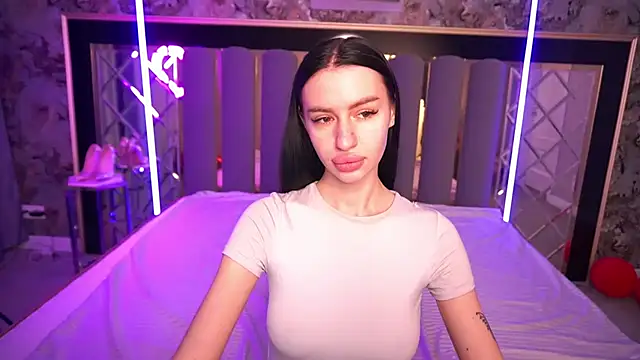 Snow WhiteeeX online show from March 2026 06:35:01 AM