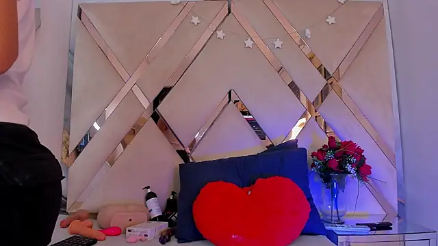 ninaht online show from November 2025 08:35:02 PM