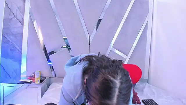 ninaht online show from November 2025 12:49:02 PM