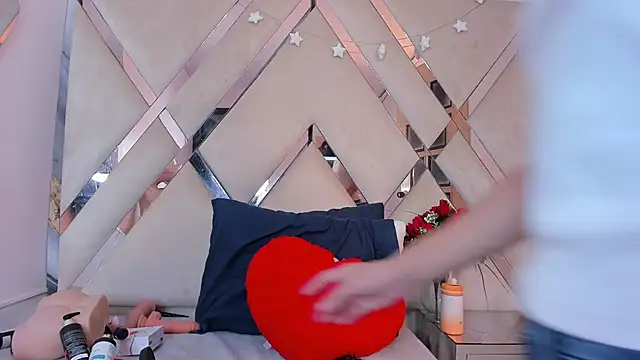 ninaht online show from November 2025 08:35:02 PM