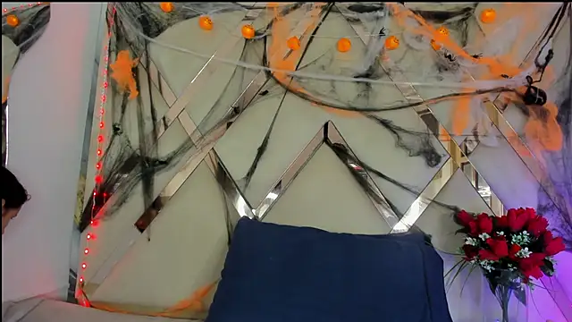 ninaht online show from October 2025 08:21:01 PM