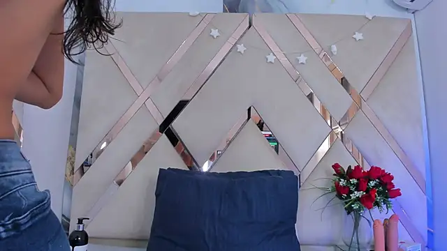 ninaht online show from November 2025 08:24:01 PM