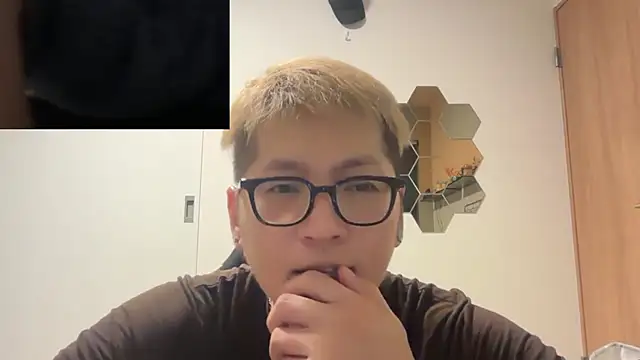 Snapshot of kensnb chatting on March 2026 12:05:01 PM kensnb online show from March 2026 12:05:01 PM