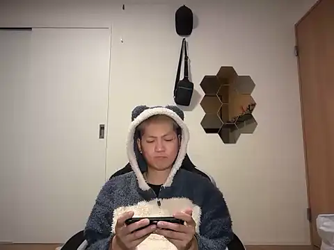 Snapshot of kensnb chatting on February 2026 12:01:02 PM kensnb online show from February 2026 12:01:02 PM