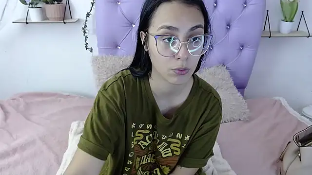 Snapshot of Freyja_01 chatting on September 2025 09:32:01 PM Freyja 01 online show from September 2025 09:32:01 PM