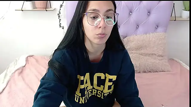 Snapshot of Freyja_01 chatting on October 2025 09:18:01 PM Freyja 01 online show from October 2025 09:18:01 PM