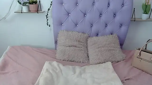 Snapshot of Freyja_01 chatting on October 2025 09:26:01 PM Freyja 01 online show from October 2025 09:26:01 PM