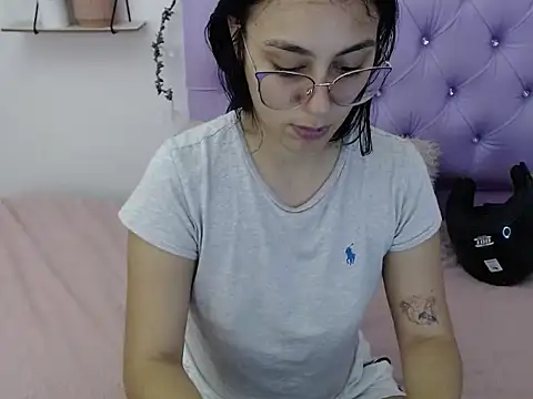 Snapshot of Freyja_01 chatting on October 2025 09:23:02 PM Freyja 01 online show from October 2025 09:23:02 PM