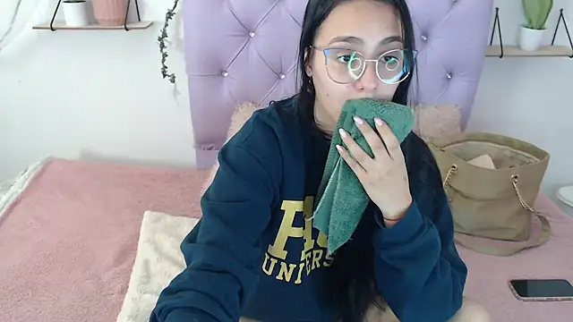 Snapshot of Freyja_01 chatting on September 2025 09:29:01 PM Freyja 01 online show from September 2025 09:29:01 PM