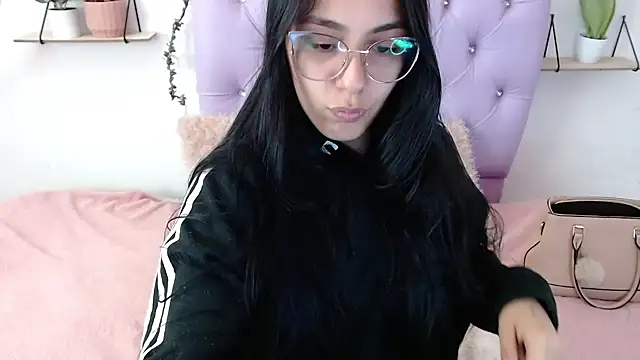 Snapshot of Freyja_01 chatting on September 2025 09:43:02 PM Freyja 01 online show from September 2025 09:43:02 PM