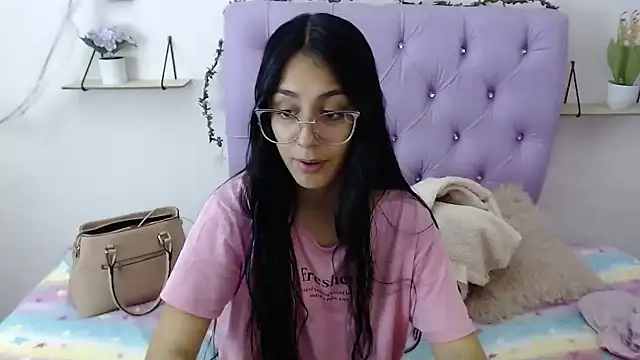 Snapshot of Freyja_01 chatting on November 2025 02:47:02 AM Freyja 01 online show from November 2025 02:47:02 AM