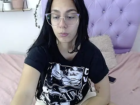 Snapshot of Freyja_01 chatting on October 2025 09:27:01 PM Freyja 01 online show from October 2025 09:27:01 PM