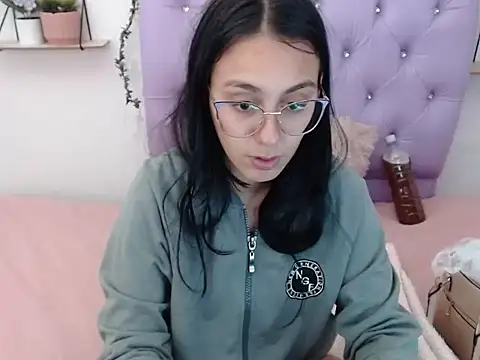 Snapshot of Freyja_01 chatting on October 2025 12:01:01 AM Freyja 01 online show from October 2025 12:01:01 AM