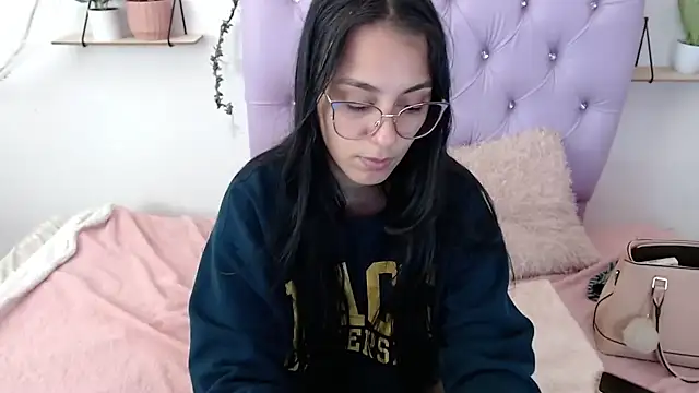 Snapshot of Freyja_01 chatting on September 2025 09:43:02 PM Freyja 01 online show from September 2025 09:43:02 PM