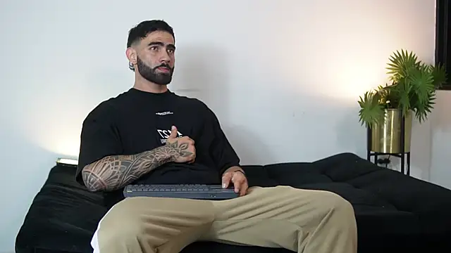 Austin bolt online show from October 2025 01:18:02 AM