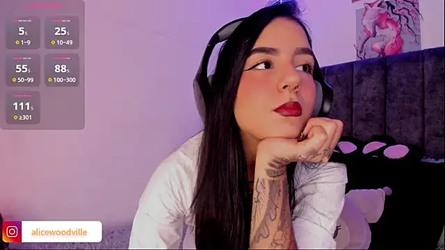 Snapshot of Alice_woodville chatting on February 2025 04:36:02 PM Alice woodville online show from February 2025 04:36:02 PM