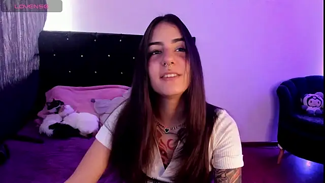 Snapshot of Alice_woodville chatting on December 2024 09:32:02 PM Alice woodville online show from December 2024 09:32:02 PM