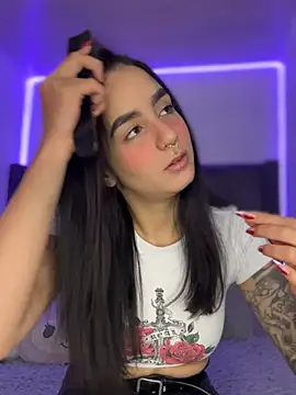 Snapshot of Alice_woodville chatting on March 2025 04:50:02 PM Alice woodville online show from March 2025 04:50:02 PM