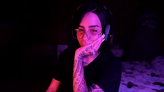 Snapshot of Alice_woodville chatting on November 2025 05:01:01 AM Alice woodville online show from November 2025 05:01:01 AM