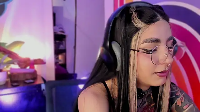 Snapshot of Alice_woodville chatting on September 2025 09:03:01 PM Alice woodville online show from September 2025 09:03:01 PM